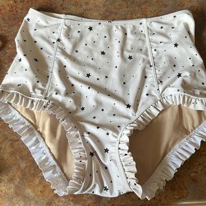 Nwot kortni jeane ruffle swim bottom small